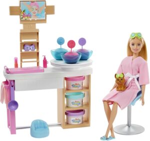 Barbie coffret spa GJR84 avec poupée blonde en peignoir