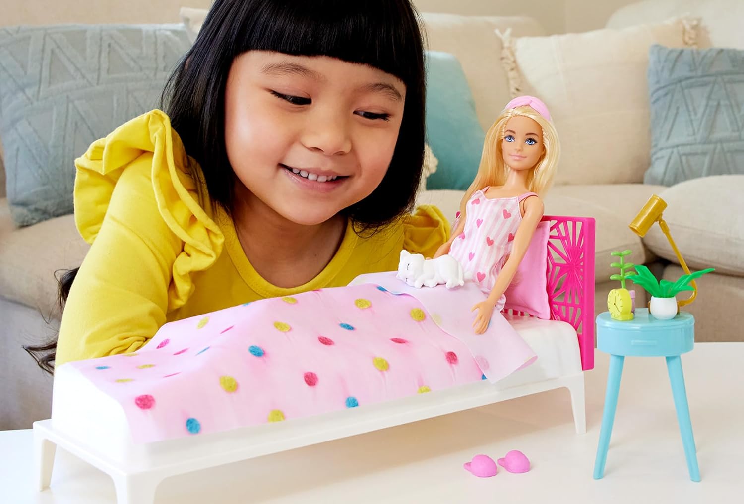 Coffret chambre Barbie avec poupée mannequin, lit, coiffeuse et chaton HPT55 – Image 3