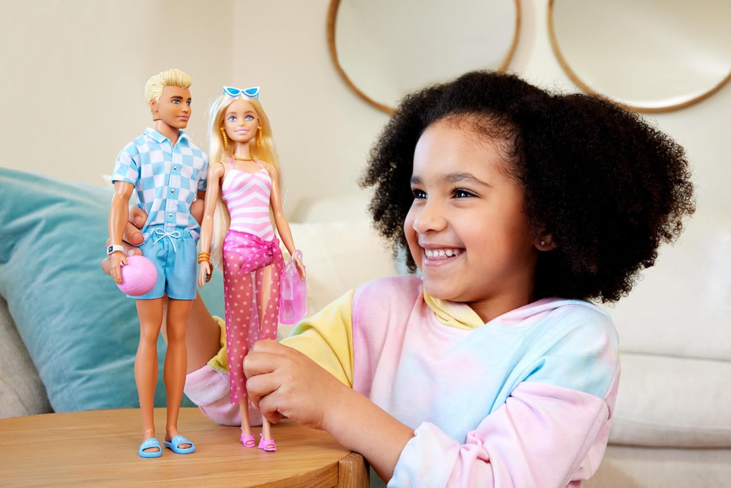 Ken Barbie blond de plage avec chemise bleue et accessoires HPL74 – Image 2