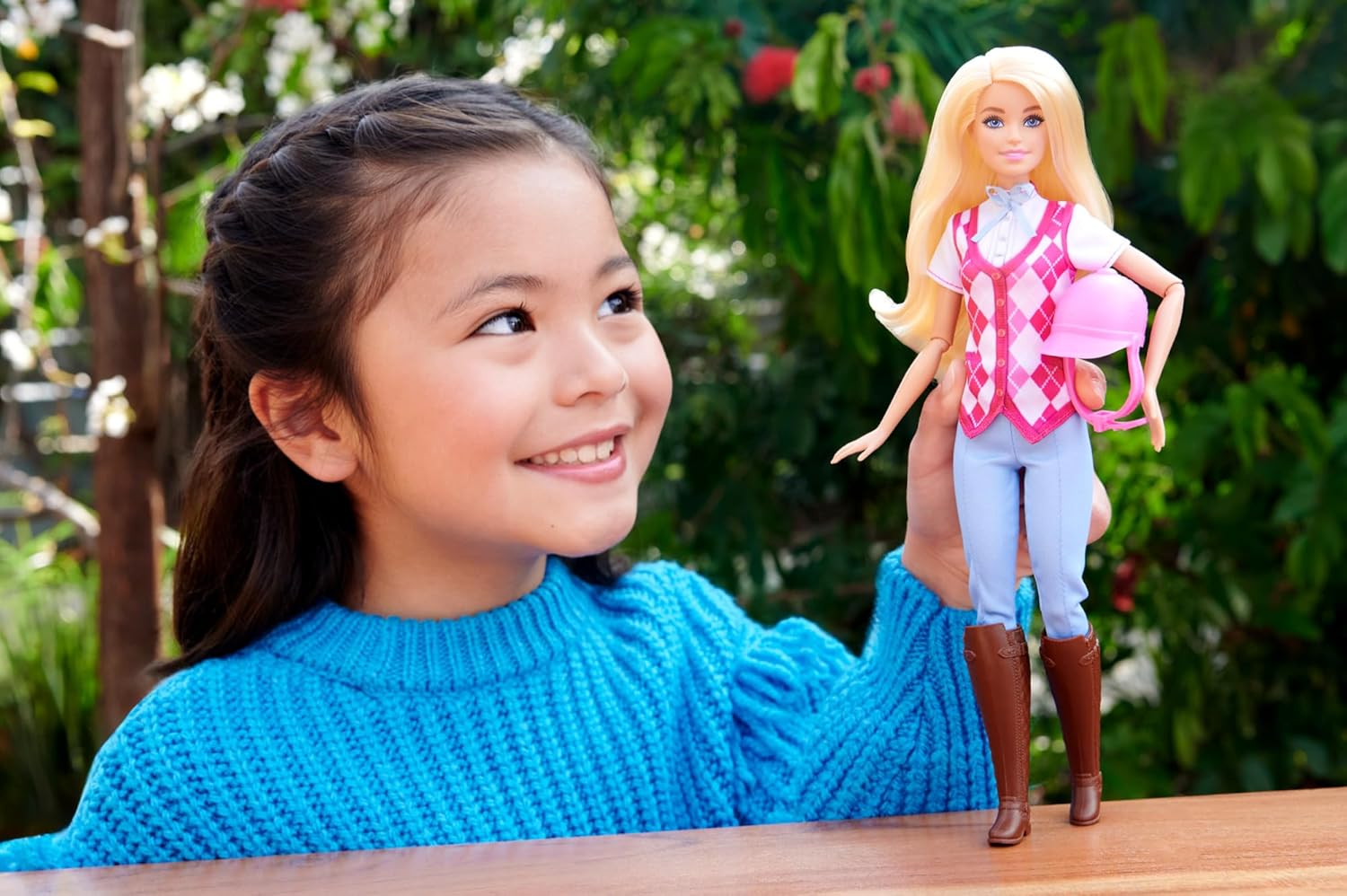 Barbie Les Mystères de Barbie, poupée Malibu avec tenue d’équitation amovible – Image 2