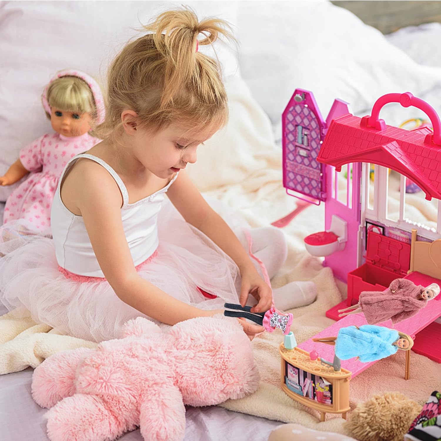 Barbie, lot de 68 vêtements et accessoires avec 7 robes – Image 7