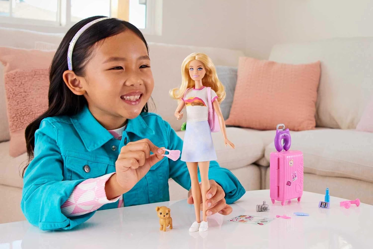 Coffret voyage Barbie Malibu avec chiot et plus de 10 accessoires – Image 2