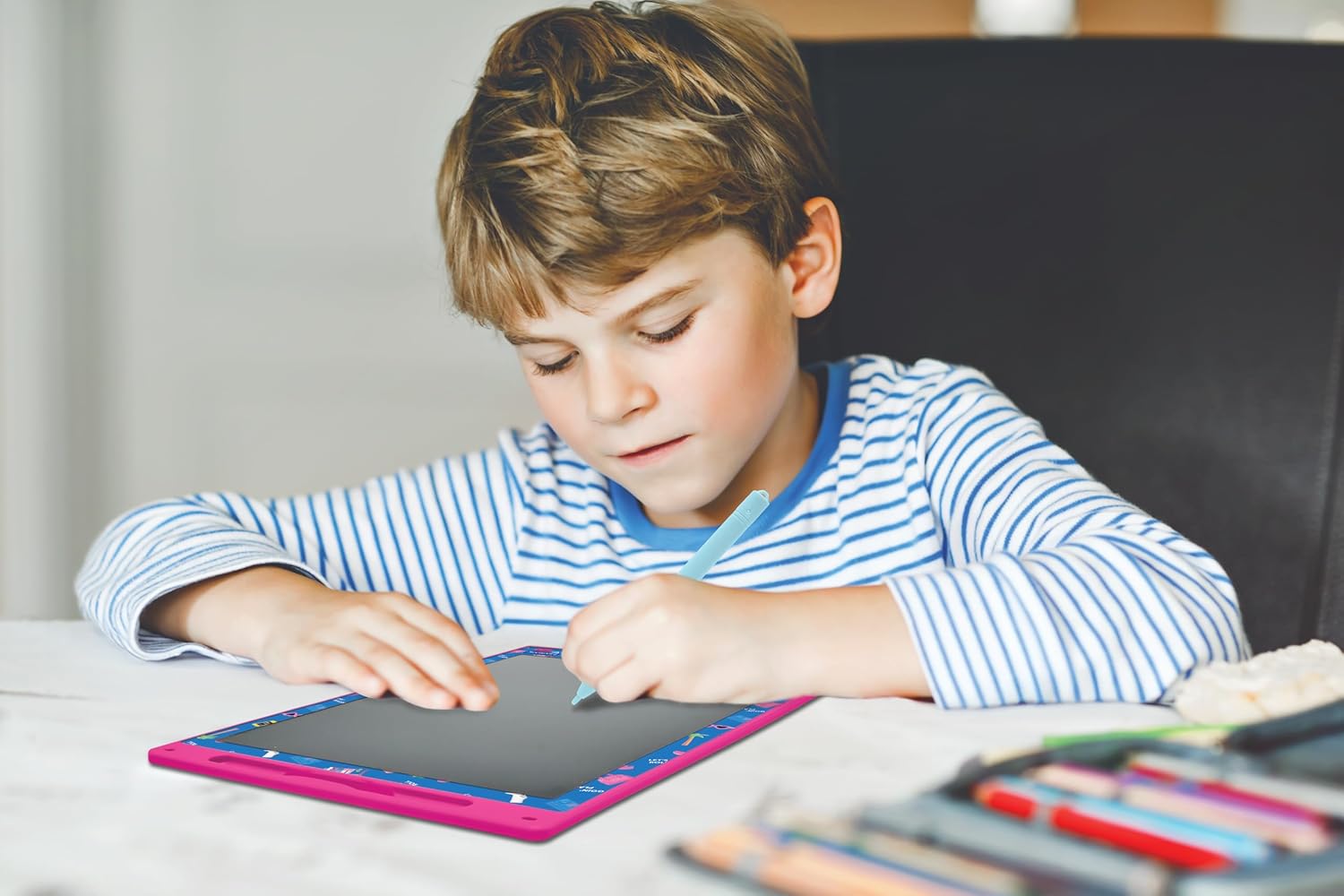 Ardoise magique Barbie Lexibook avec écran 28 cm, 1 stylet et 6 pochoirs – Image 5