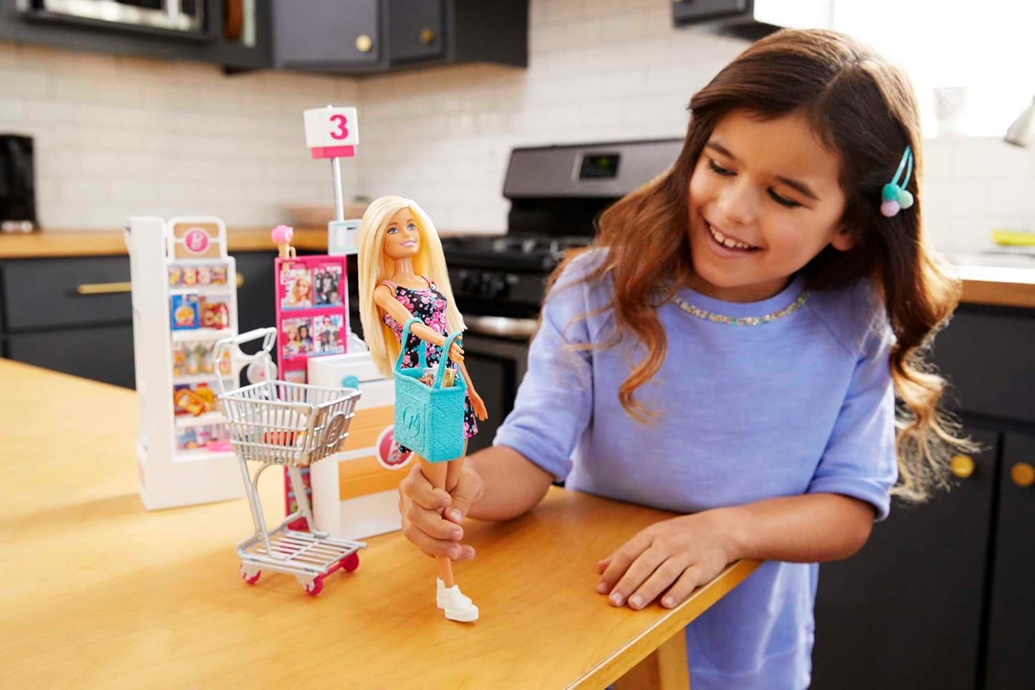 Coffret supermarché Barbie FRP01 avec poupée à robe fleurie et caisse – Image 2