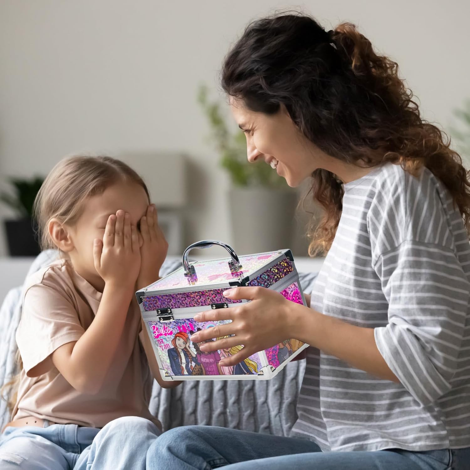 Kit de maquillage Barbie pour enfants avec mallette en acrylique, par Townley Girl – Image 7