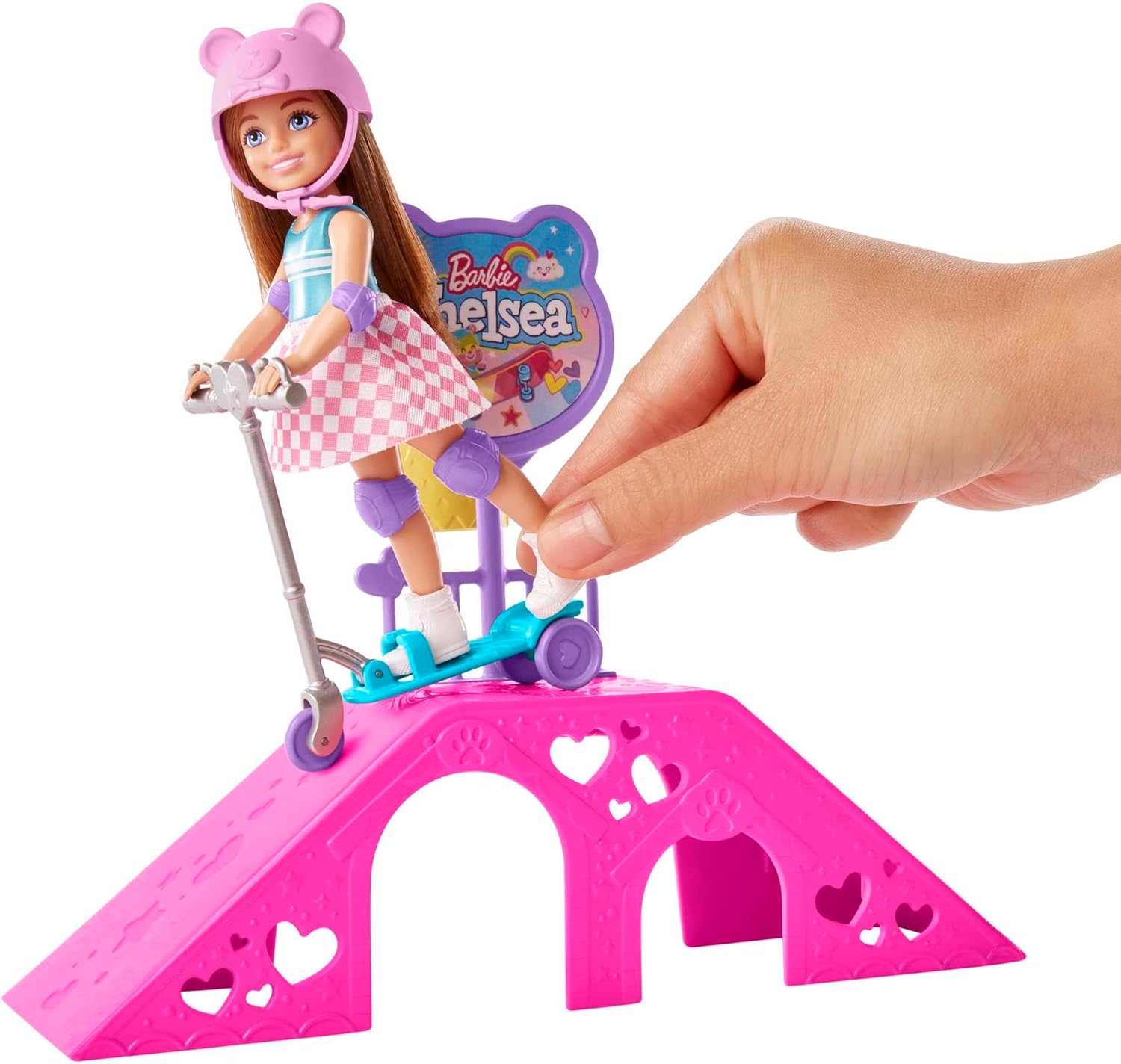 Barbie Chelsea au skatepark avec trottinette, 2 chiots et accessoires – Image 7