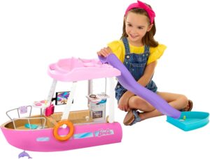 Barbie Bateau de rêve, coffret moderne avec 6 zones de jeu HJV37