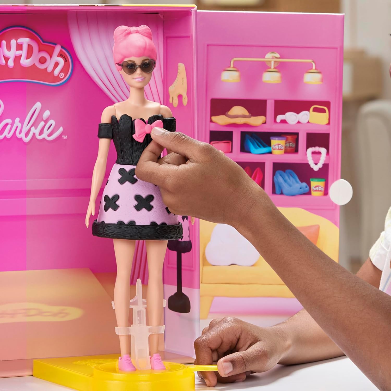 Coffret Play-Doh Barbie avec poupée, style Barbie Défilé de Mode – Image 8