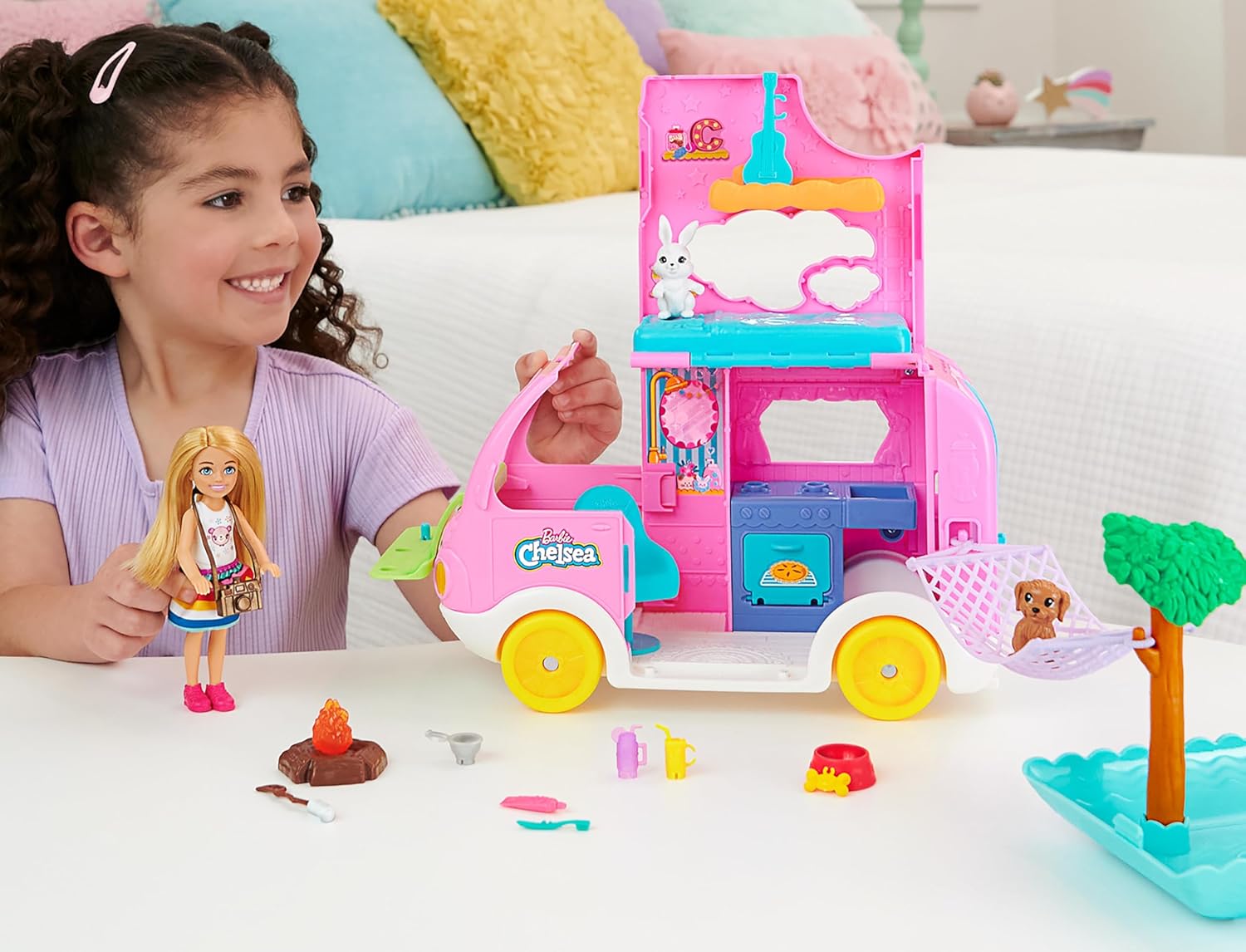 Camping-car Barbie Chelsea 2-en-1 avec 15 accessoires – Image 2