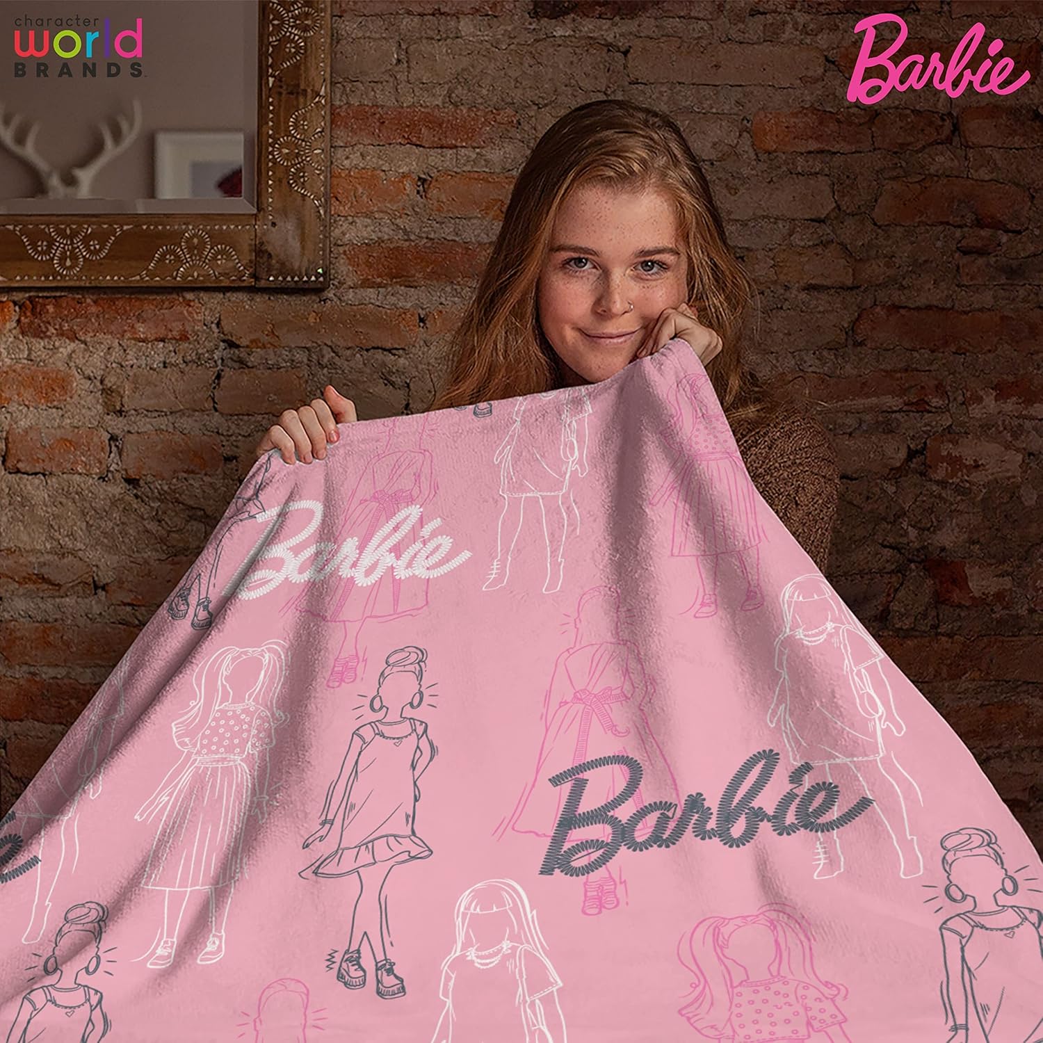 Couverture polaire Barbie rose à motif figurines – Image 5